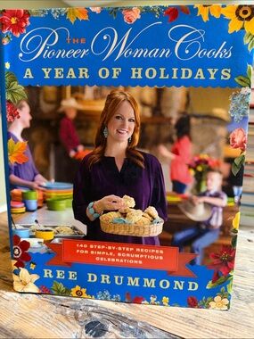 The Pioneer Woman Cooks: A Year of Holidays - Ree Drummond Hardcover cookbook